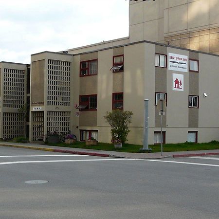 Bent Prop Inn & Hostel Of Alaska - Downtown Anchorage Exterior photo