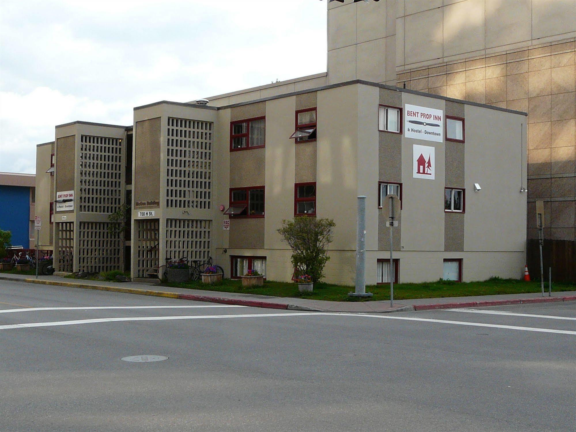 Bent Prop Inn & Hostel Of Alaska - Downtown Anchorage Exterior photo